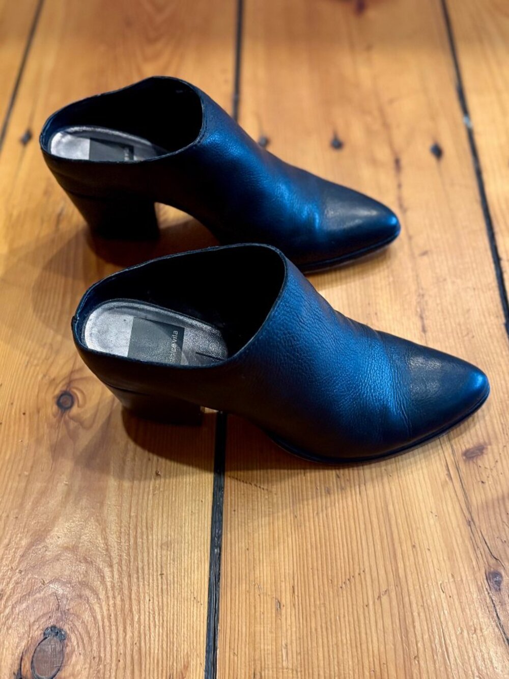 Dolce Vita Roya Black Leather Pointed Toe Mules, size 7 - Picture 4 of 10